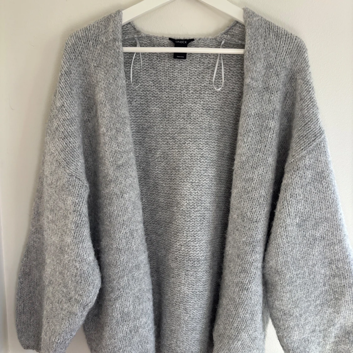 Grå stickad kofta  - 1