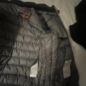 parajumper jacka  - en tunn parajumper jacka som är perfekt för våren-hösten för mer info elr bilder skriv dm
