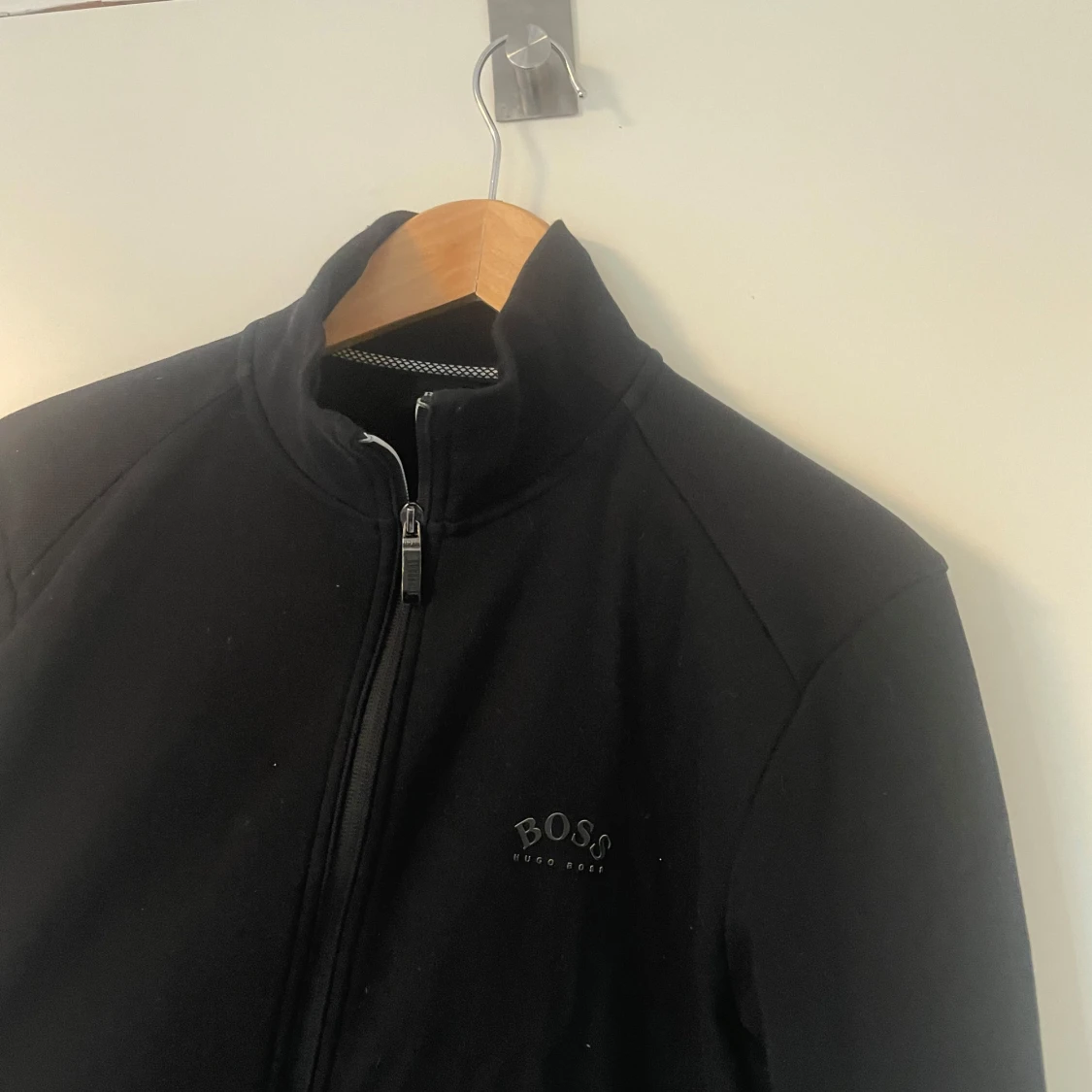 Svart tröja från Hugo boss - 1