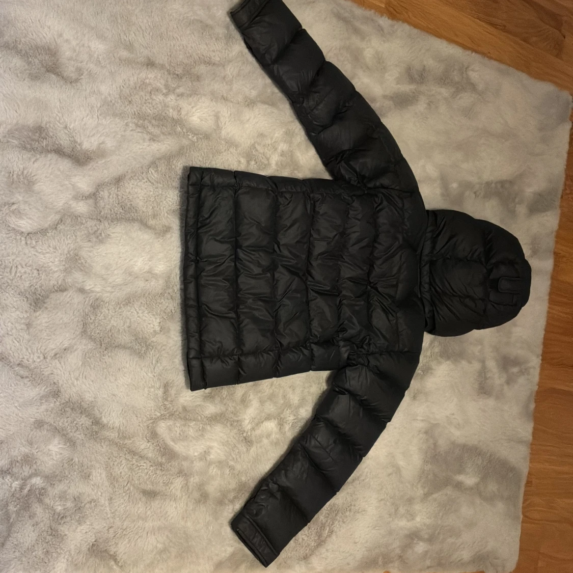 Svart dunjacka från Peak Performance - 1