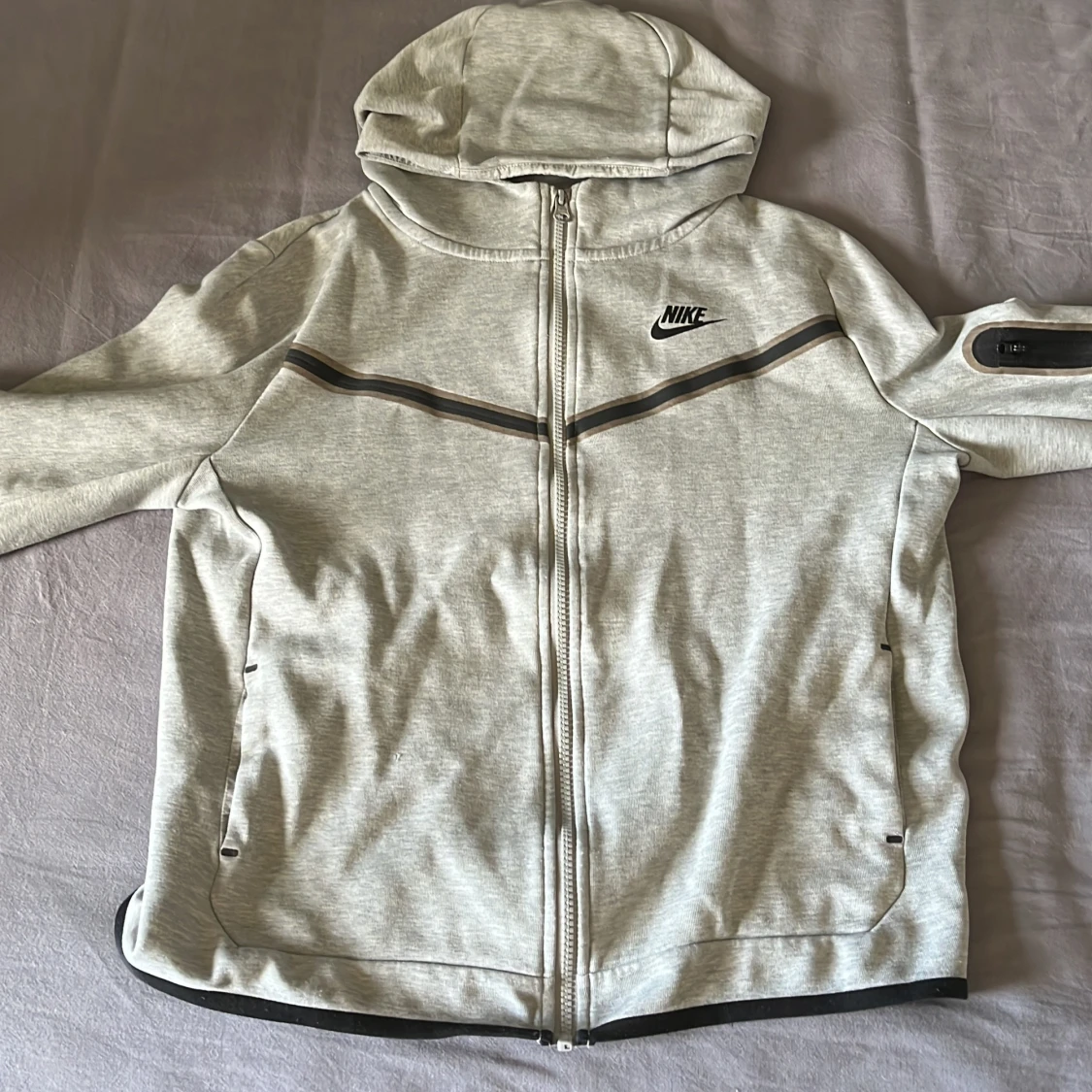 Grå huvtröja från Nike - 2