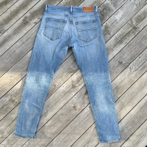 Tiger Of Sweden Jeans - Snygga jeans med liten slitning på ena knät | Mycket bra skick | Storlek 31/32 | Stretch i byxorna | Hör av dig vid minsta fråga😁