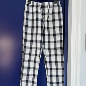 Rutiga pyjamasbyxor  - Sparsamt använda! Storlek XS herr! Säljer två par likadana🙌🙌