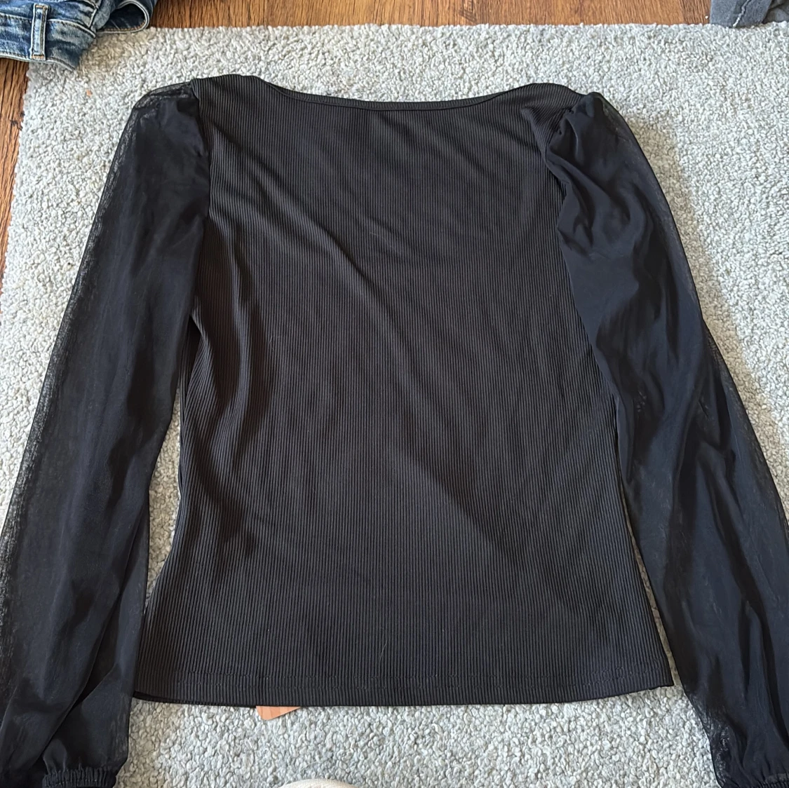 Svart ribbad topp från Shein - 1