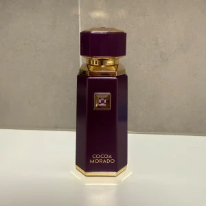 French Avenue Cocoa Morado - Endast testsprayad