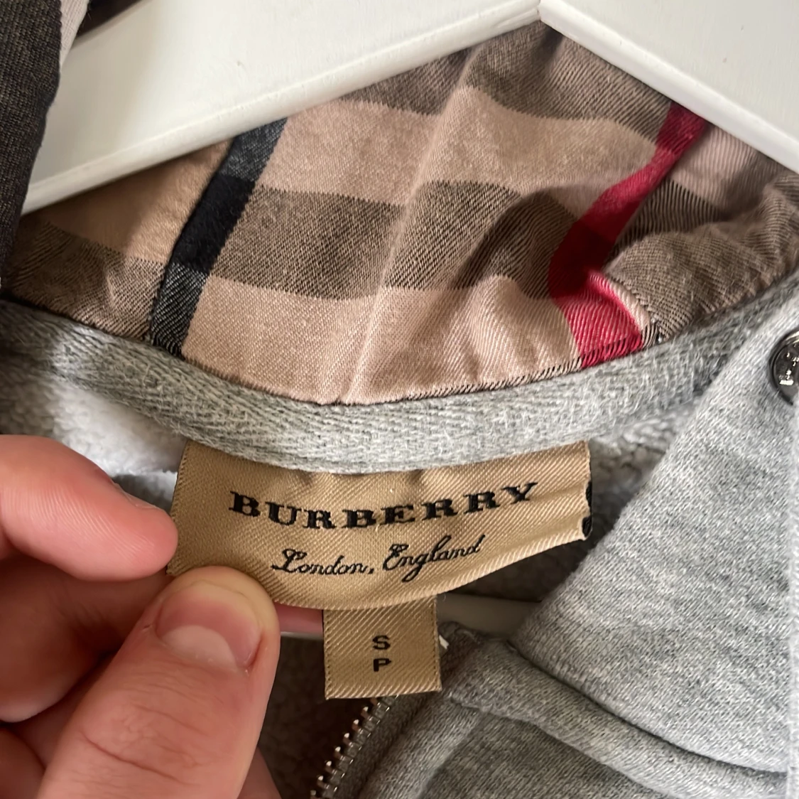 Grå hoodie från Burberry - 2