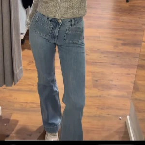  Populära Bik bok jeansen - De är helt nya har bara testad de på eftersom de var helt fel storlek så säljer de nu vidare för ett bra pris🫶🏼dock ej prislappen kvar, då den åkte av vid testning. De kostar 500kr ordinarie pris!!! Och ja säljer för 379!