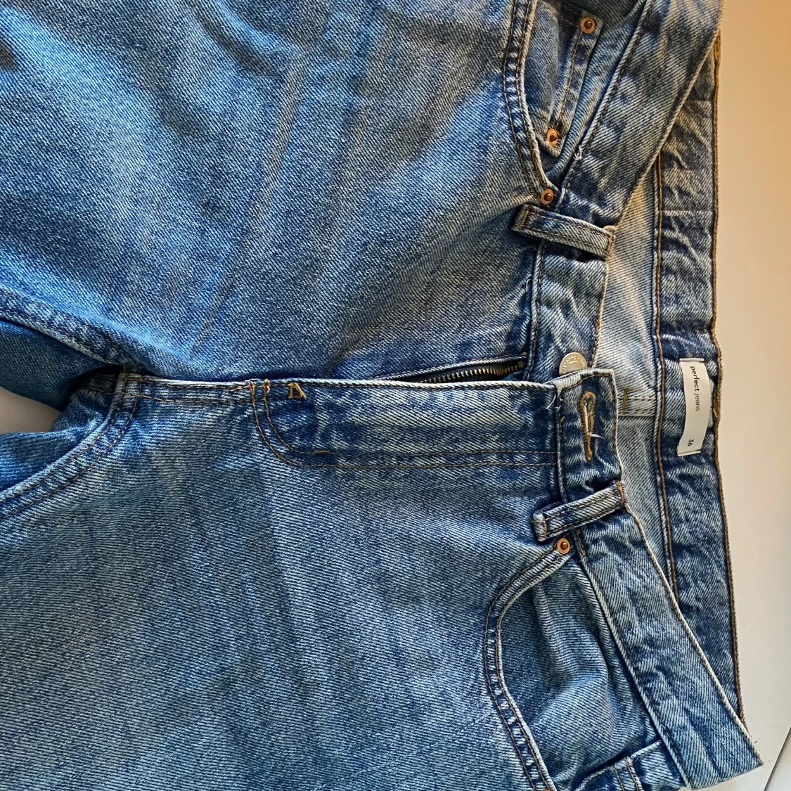 Lågmidjade blåa straight jeans från Gina Tricot - 2