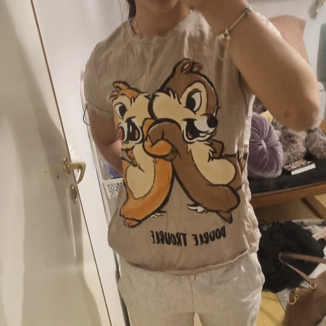 Beige Disney t-shirt med Chip & Dale