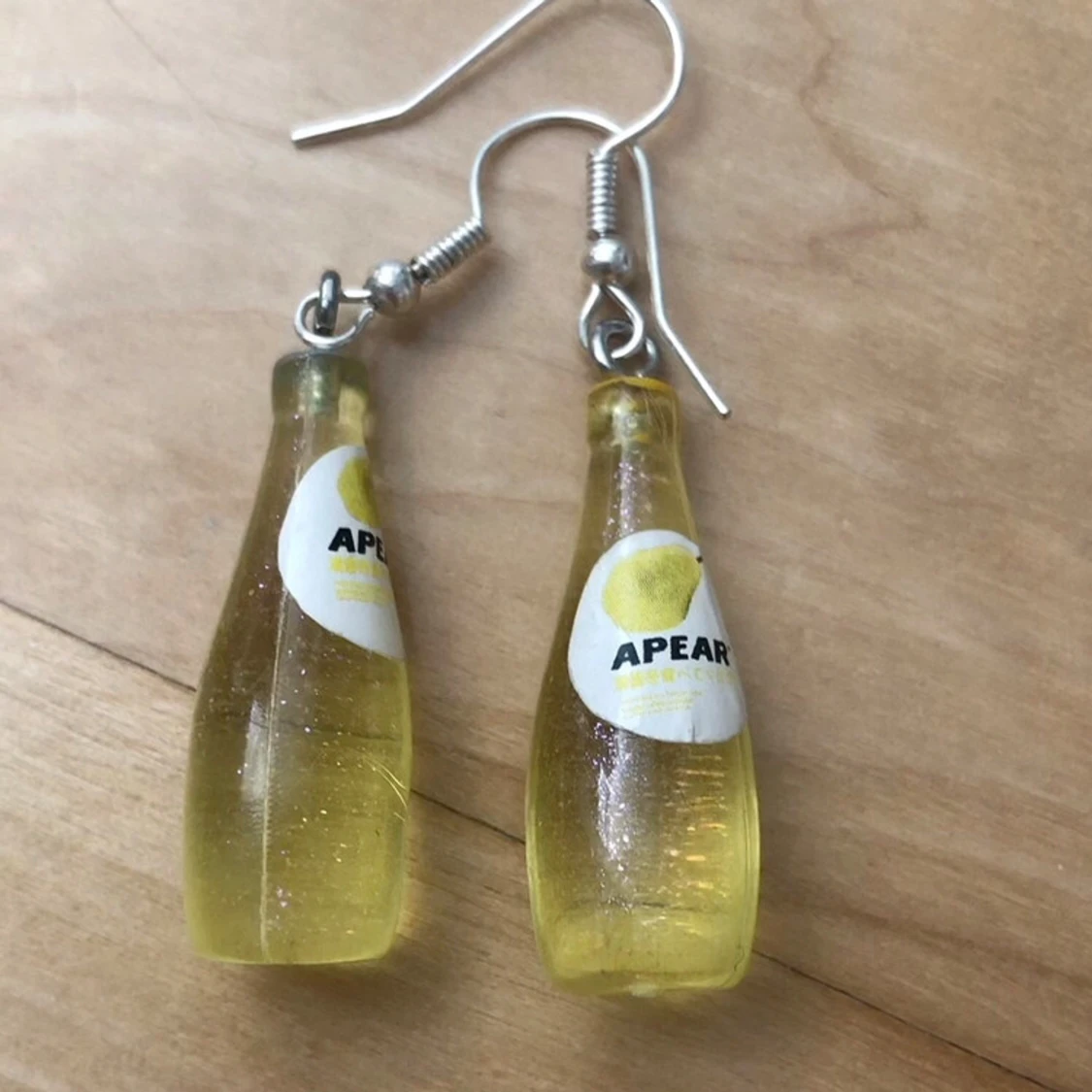 Färgglada flaskörhängen i plast - 3