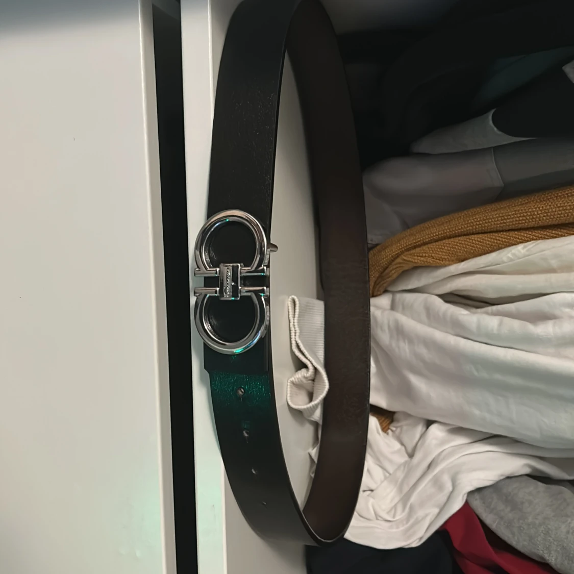 Svart skärp från Ferragamo i skinn