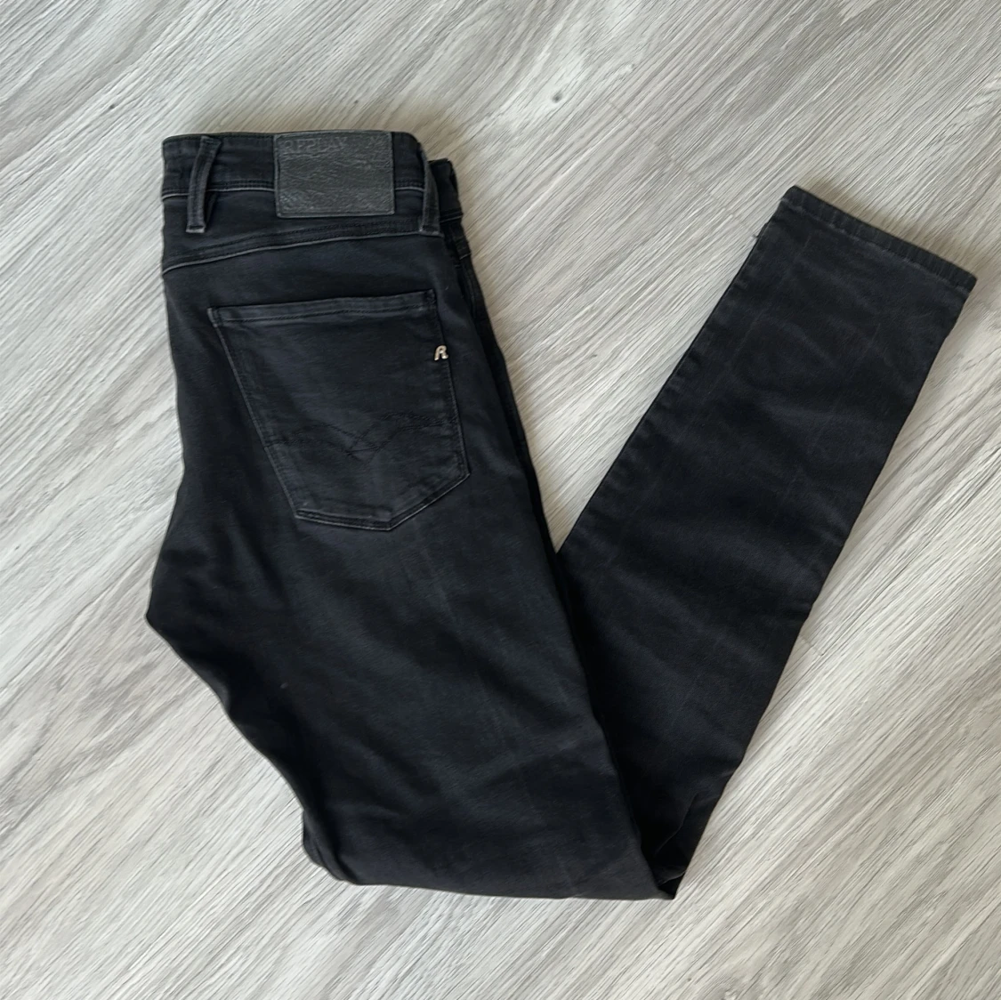 Svarta Replay Anbass jeans herr