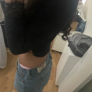 True religion kjol  - Jätte snygg mini kjol. Knappt använd storlek 27. Skriv privat för mer bilder. 🫶🏼 skriv innan du trycker på köp nu