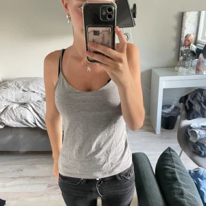 Grått linne - Från lager i storlek xs har lite slitage se sista bilden.