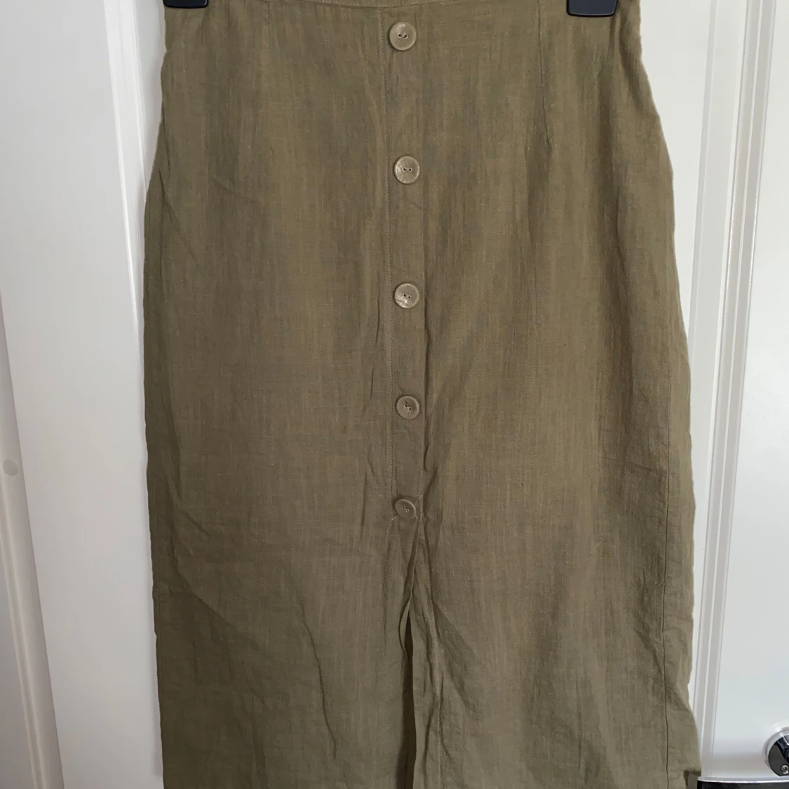 Olivgrön croppad topp med matchande kjol  - 3