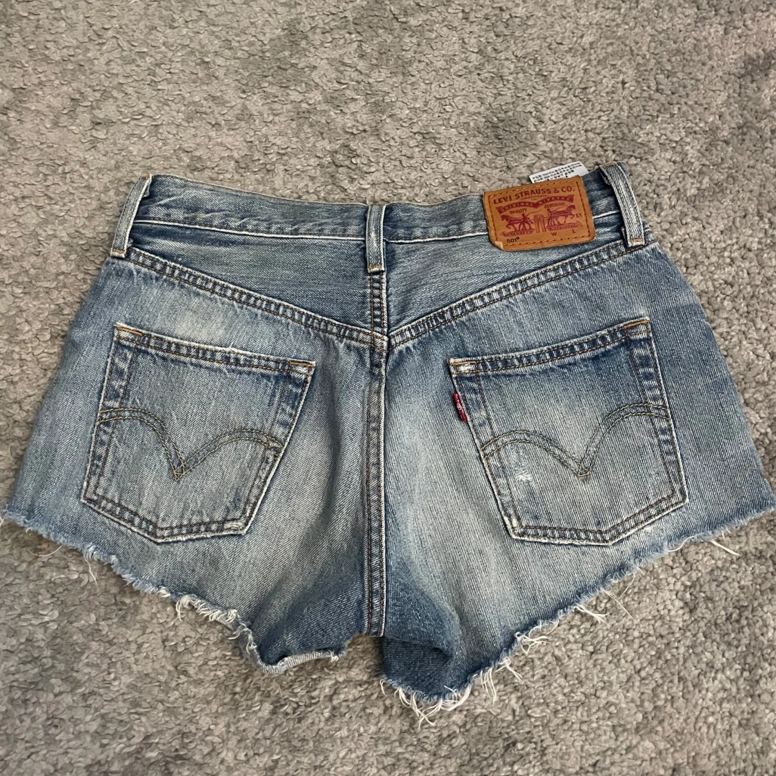 Blå jeansshorts med fransig kant - 3