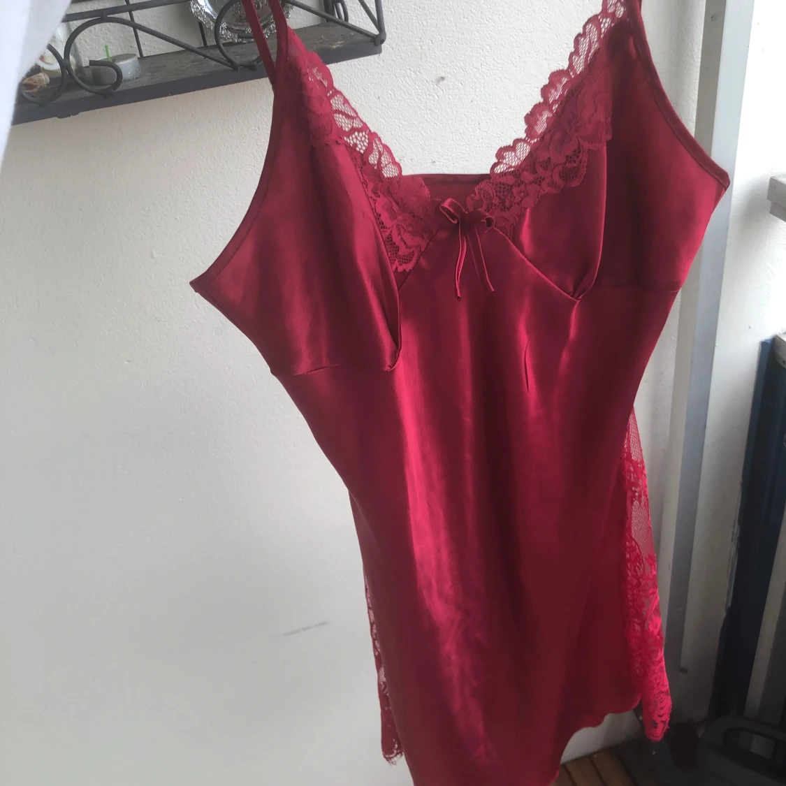 Röd satin natt klänning med spets - 1