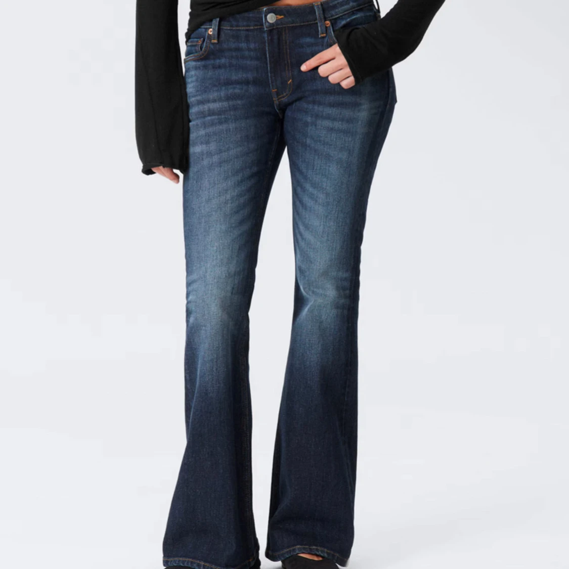 Lågmidjade jeans som är flared