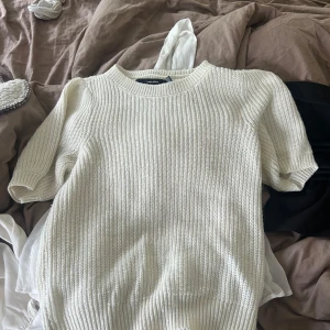 Söt stickad topp - Söt stickad topp från vero Moda, bra skick 