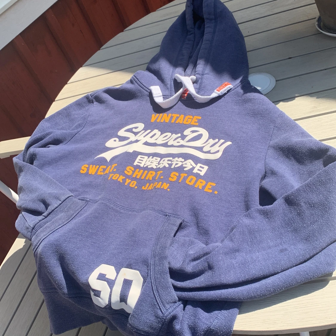 Blå Superdry hoodie med tryck
