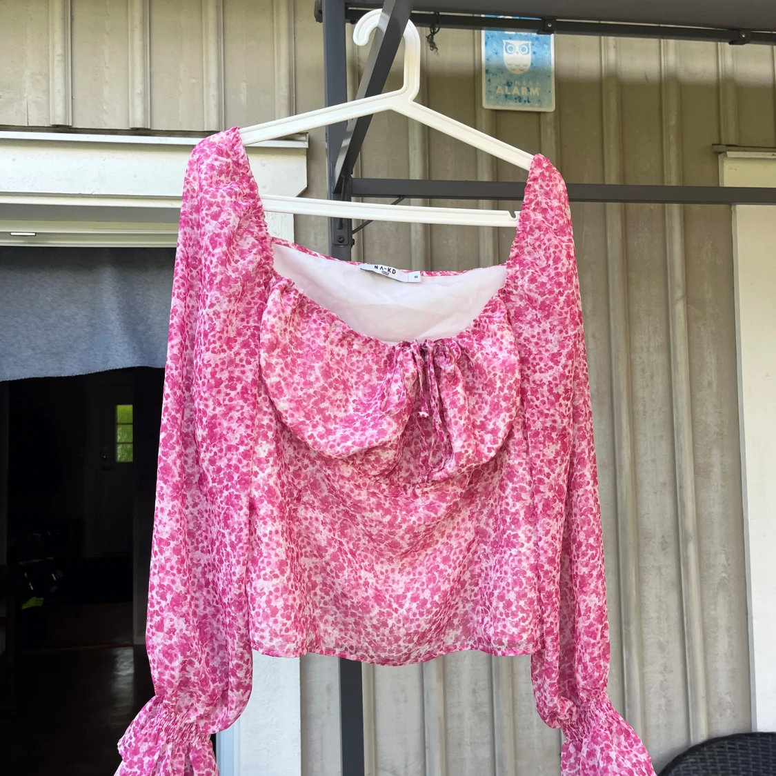 Rosa blommig blus från NA-KD - 2