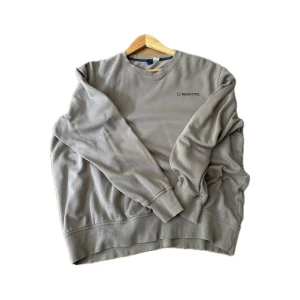 Grå sweatshirt från H&M Reactive, storlek L - Grå sweatshirt från H&M Reactive, storlek L. 