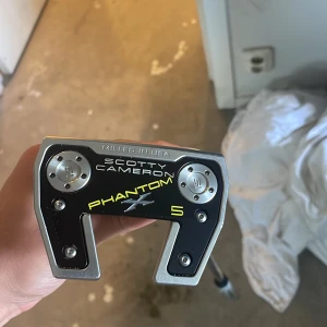 Scotty Cameron putter - Tjena! Säljer nu min Scotty Cameron putter då jag är sugen på något nytt.