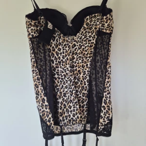 Leopard korsett  - Båda för 60 kr