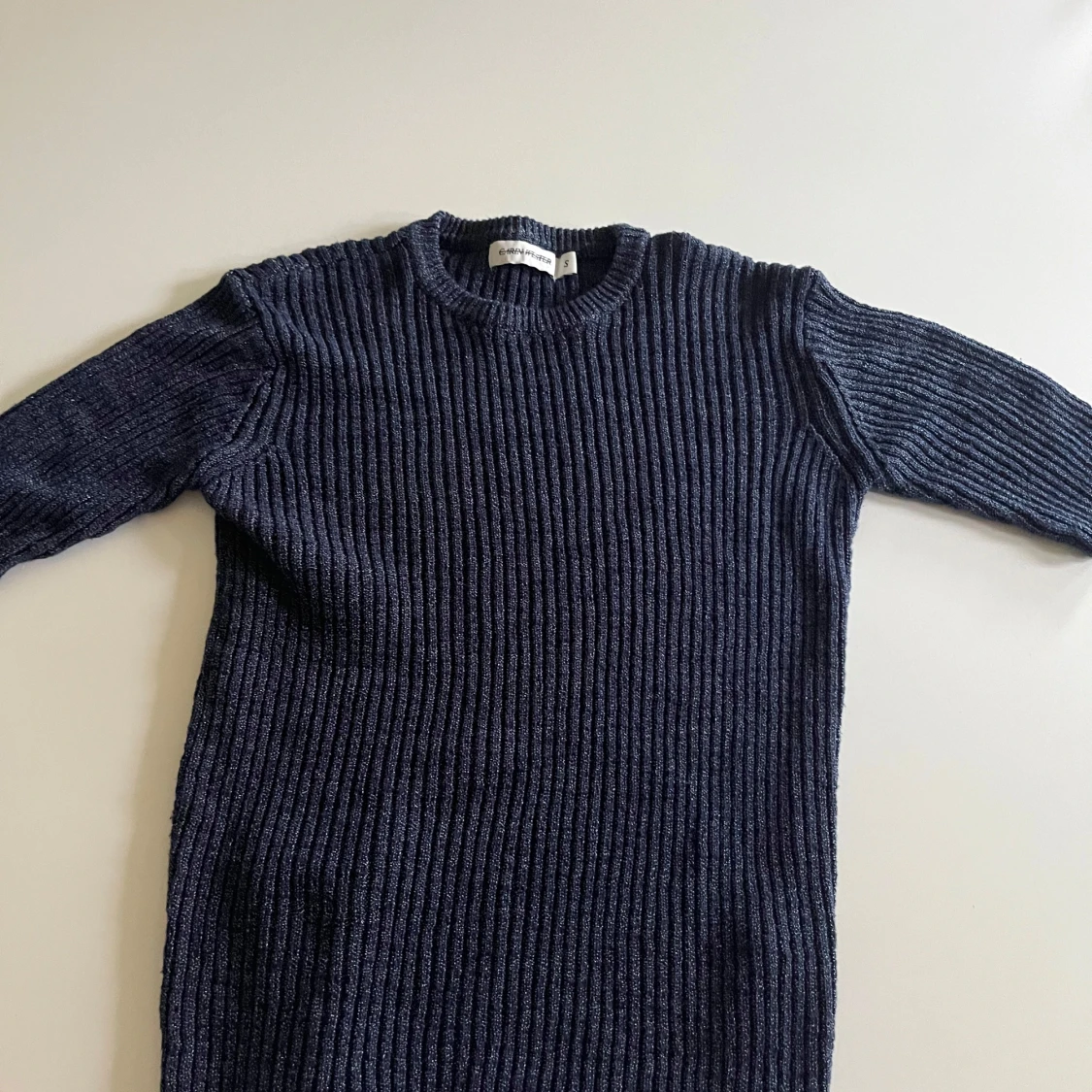 Mörkblå ribbstickad tröja Carin Wester