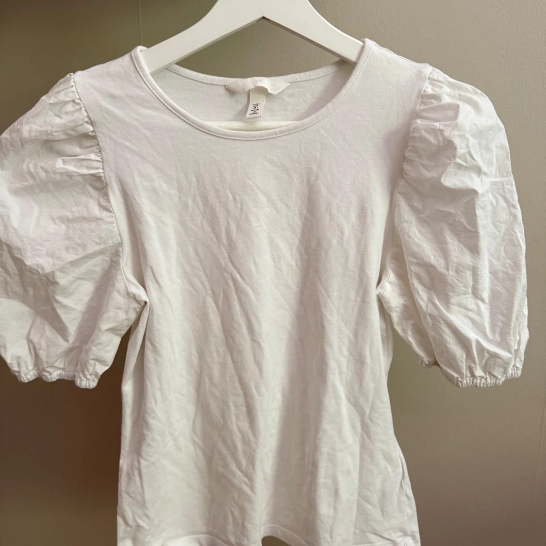 Vit puffärmad topp från H&M