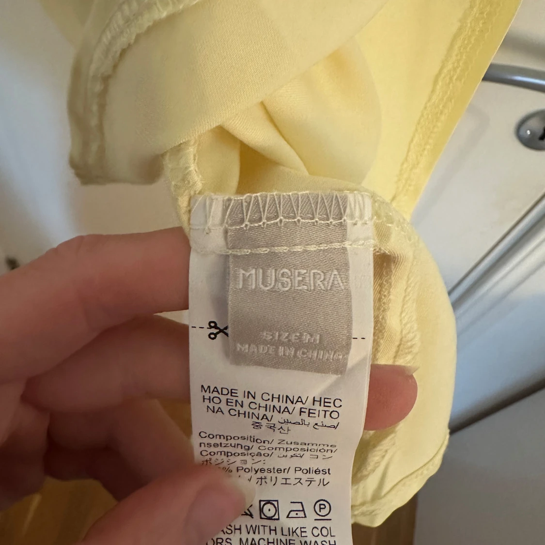 Ljusgul volangklänning från Mussera - 2