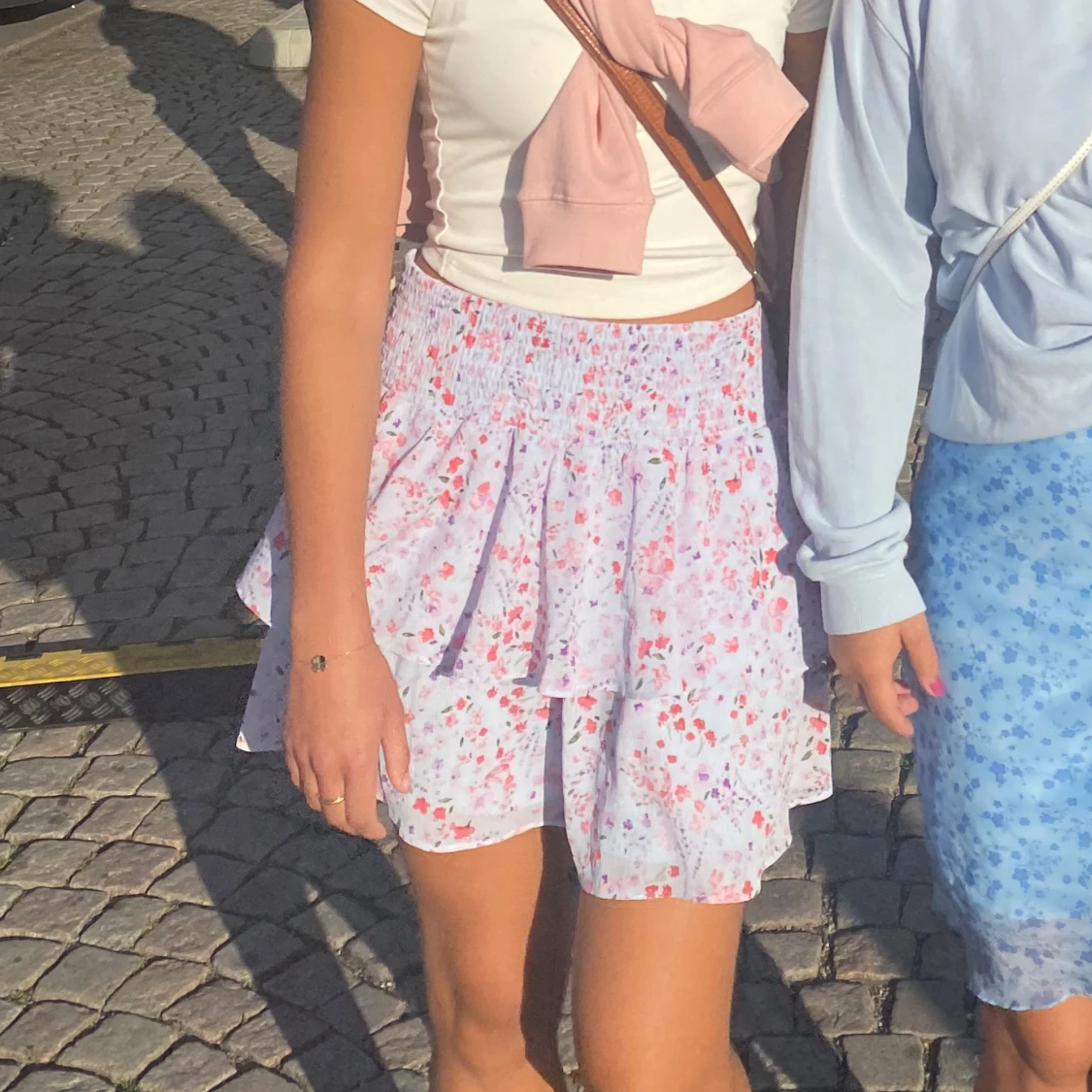 Ljuslila blommig volangkjol från Cubus - 1