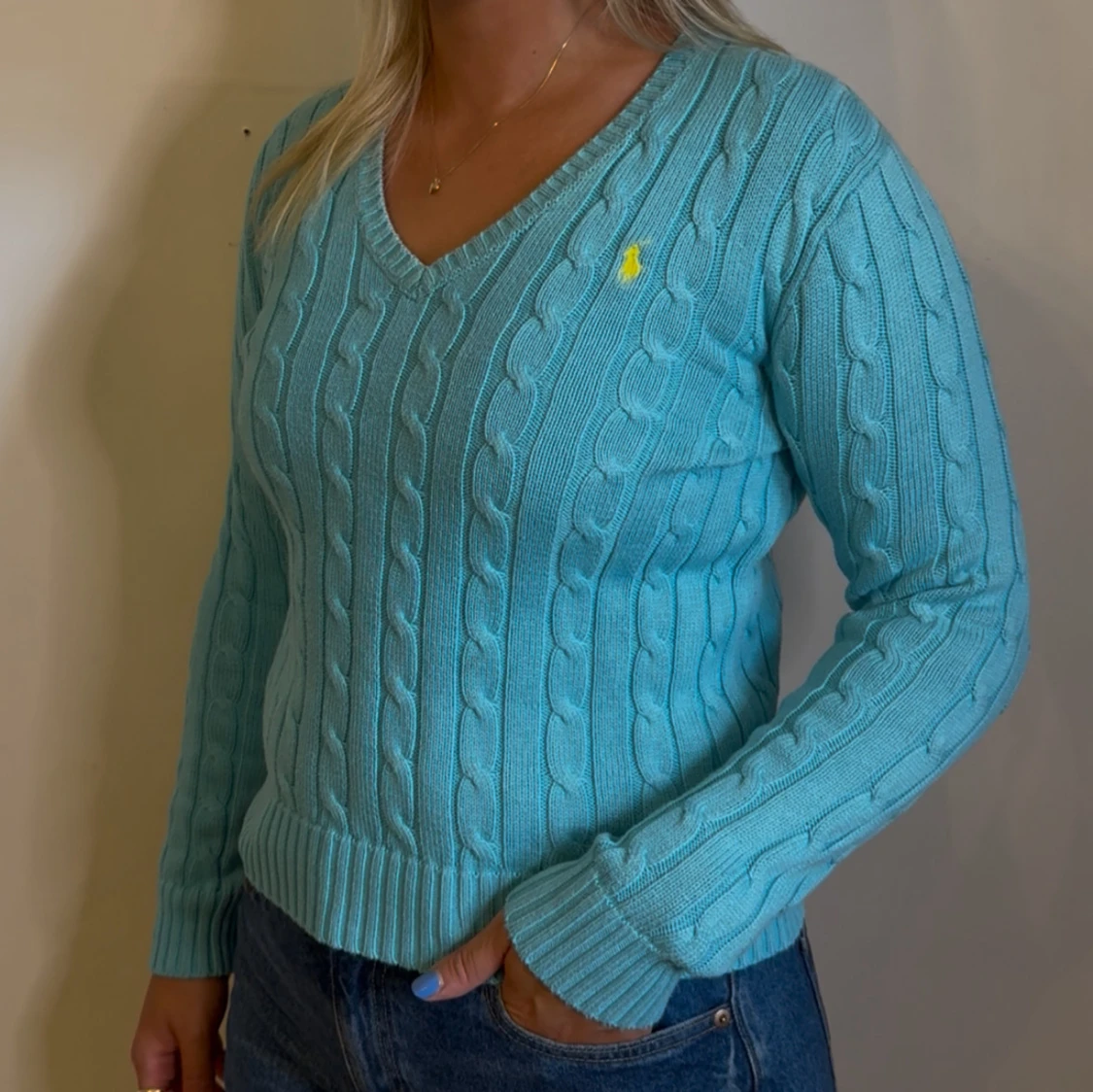 Turkos Ralph Lauren v-ringad kabelstickad damtröja  - 1