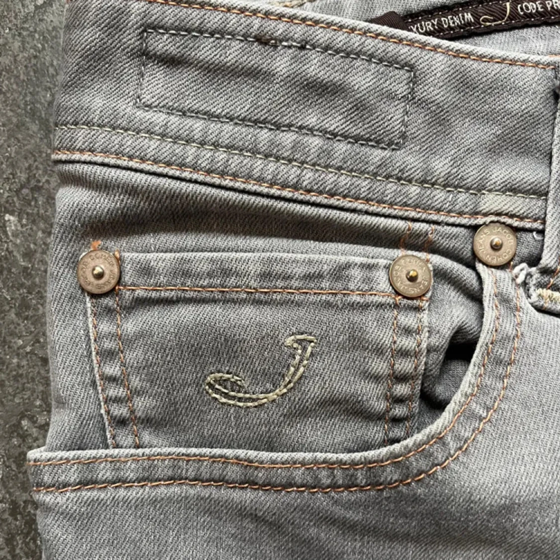 Grå jeans från Jacob Cohen, stl 34 - 4