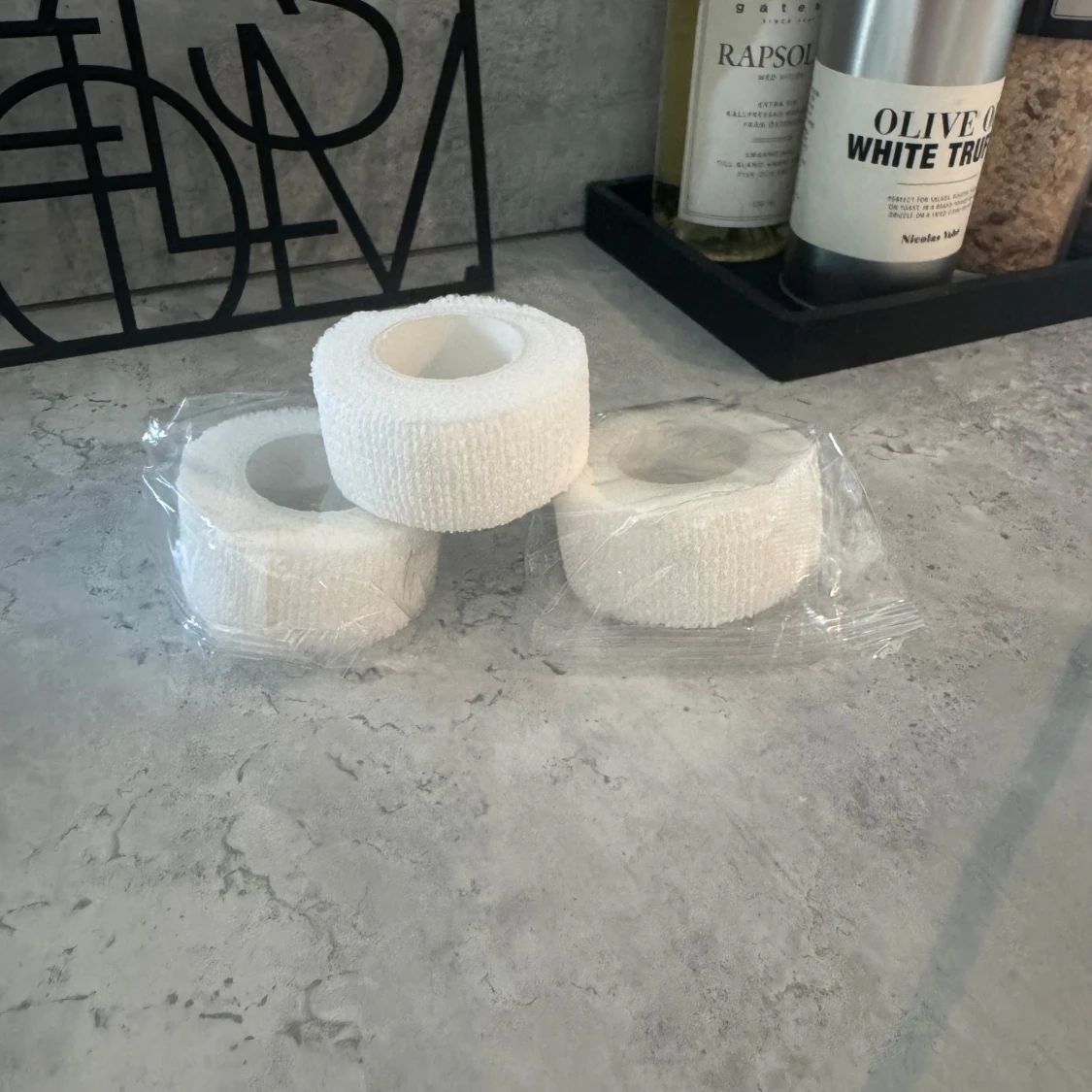 Vita självhäftande tejprullar