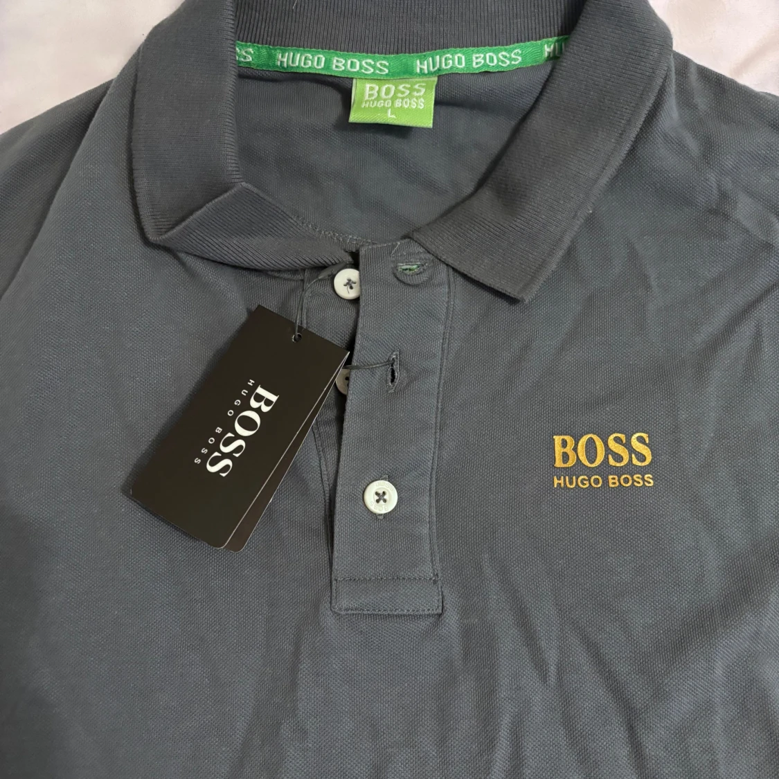 Grå pikétröja från Hugo Boss - 1