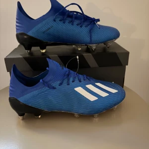 Adidas X 19.1 fotbollsskor  - Säljer dessa adidas X 19.1. Skorna är helt nya och aldrig använda. Extremt fina skor i snygg färg. 