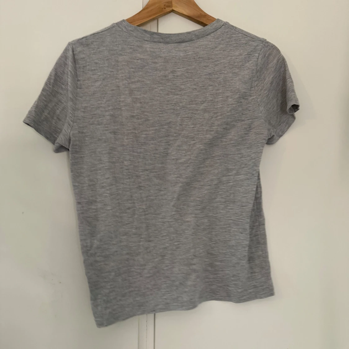 Grå basic t-shirt i bomull - 1