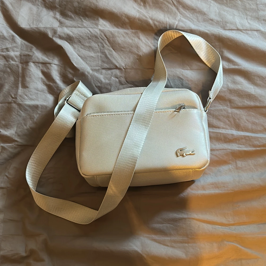 Vit axelväska från Lacoste