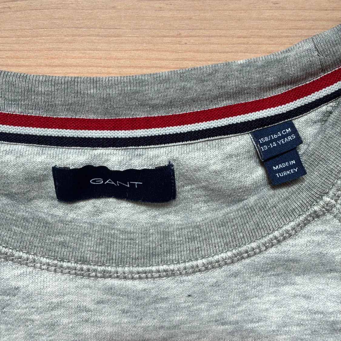 Grå sweatshirt från GANT med tryck - 2