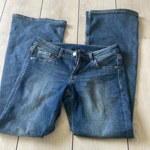 Lågmidjade bootcutjeans  - Jättefina lågmidjade jeans, men passar tyvärr inte längre ❤️