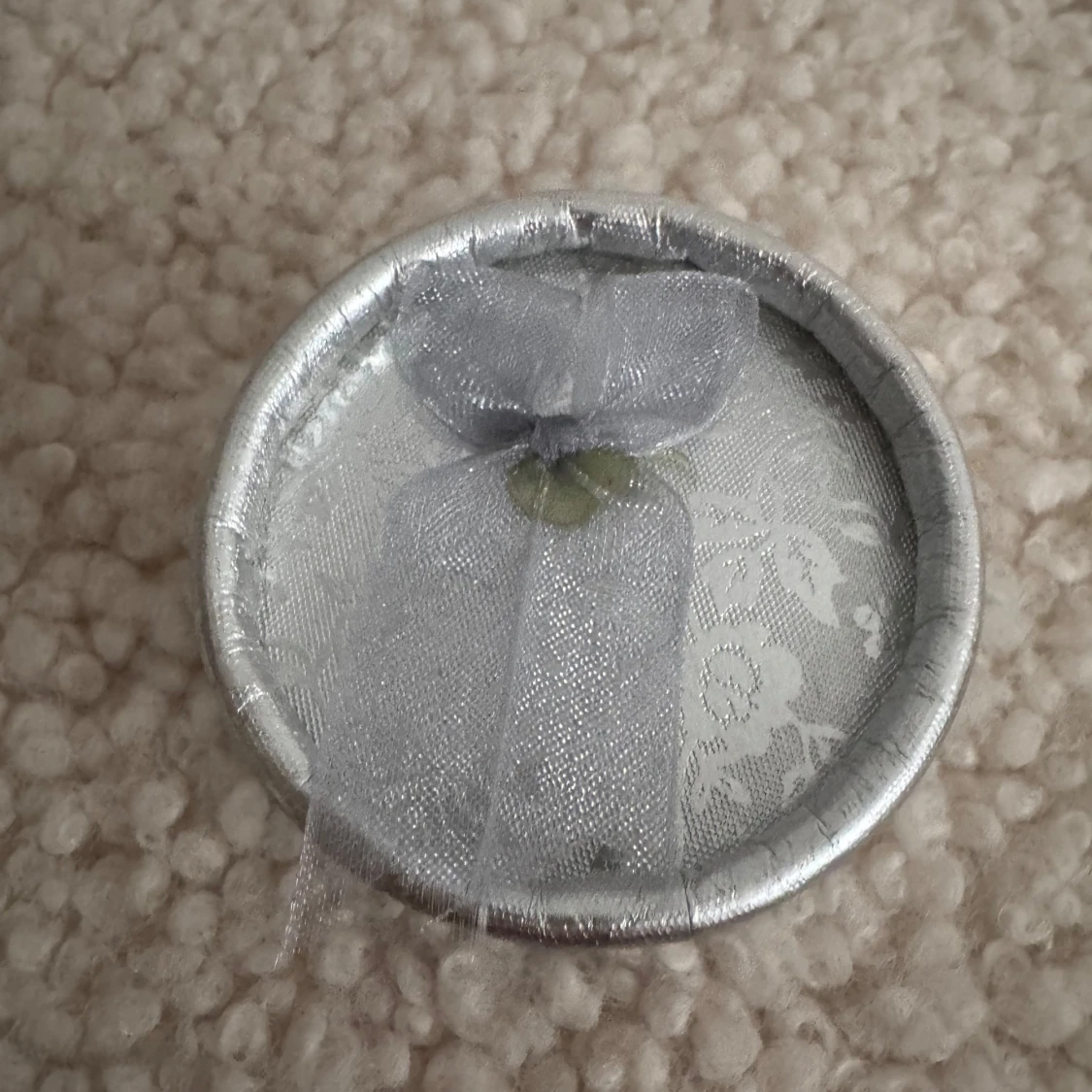 Ny ring med glittrande sten - 2