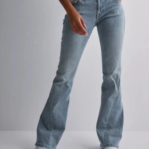 Ljusblå bootcut jeans från True Religion - Jeans i storlek W25 från true religion, ljusblåa och jättesköna. Ordinarie pris: 1300 kr 💕 skriv om du har några funderingar, pris kan diskuteras 