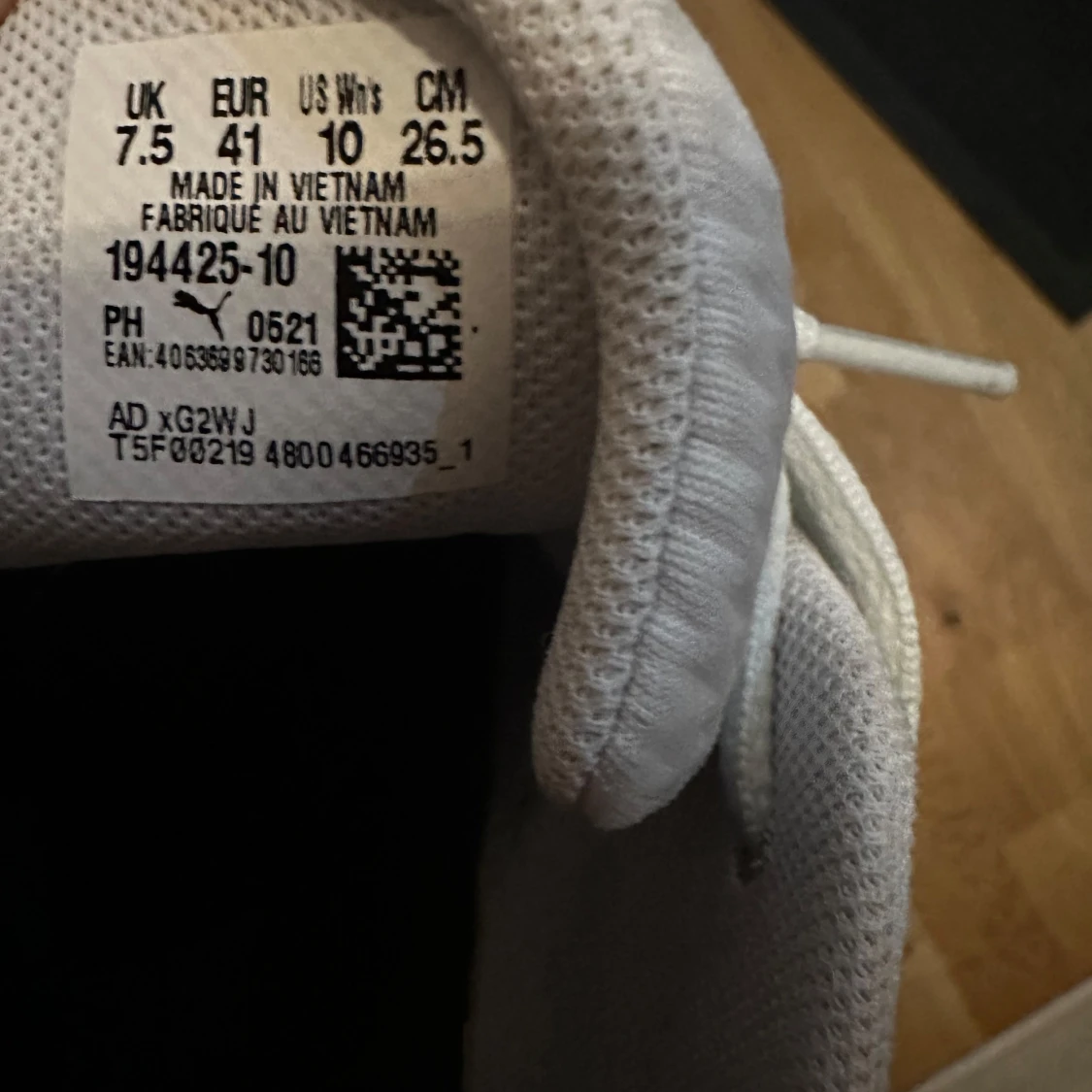 Vita sneakers från Puma strl 41 - 2