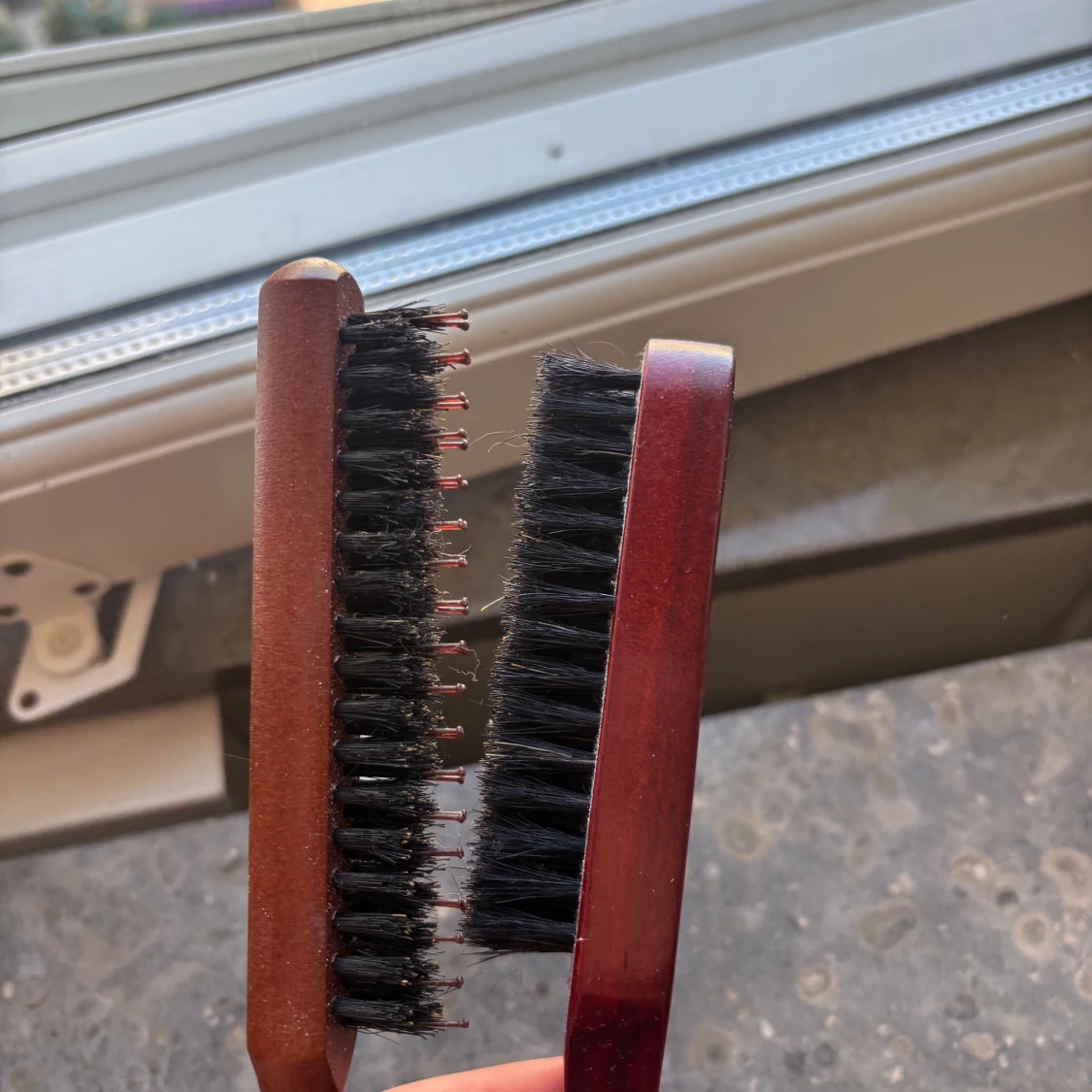 2 st hårborstar i trä - 2