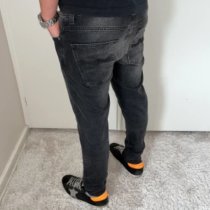 Nudie jeans Grim Tim  - Nudie Jeans | skick 9/10 | Storlek 31/30 | Pris - 499kr | Modellen är ca 178cm lång | Hör av dig vid minsta fråga eller fundering!!