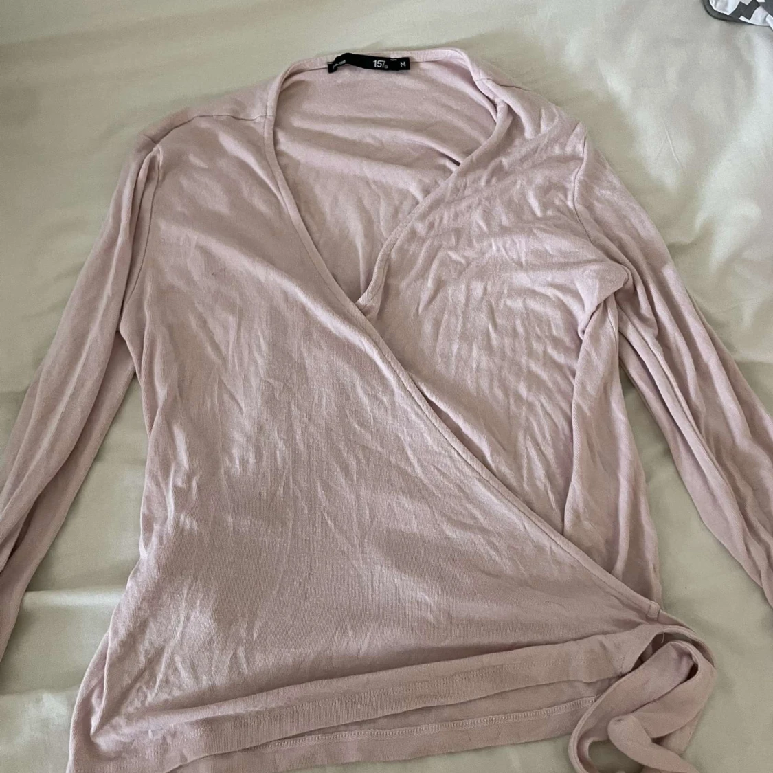 Ljusrosa omlottopp från 157, stl M