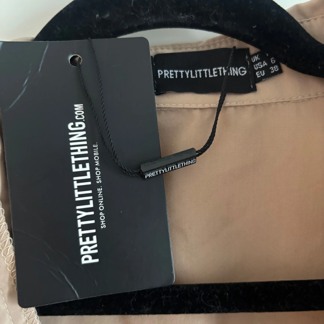 Beige klänning PrettyLittleThing - 2