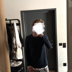 Mörkblå crewneck - Mörkblå crewneck tröja i bomull! Storlek M| Hör av er vid minsta lilla fundering