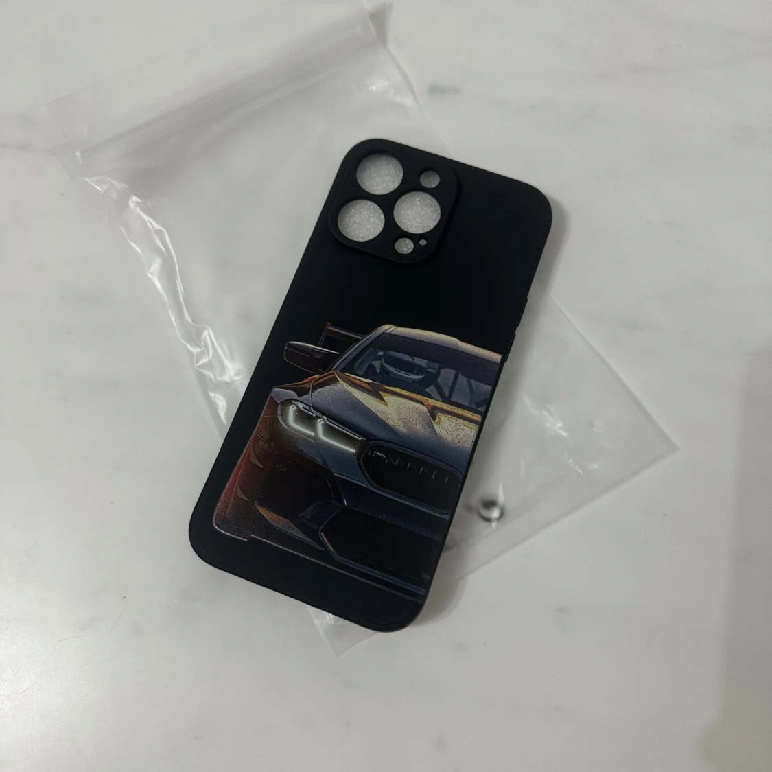 Svart mobilskal med bilmotiv för iphone 14 pro max - 4